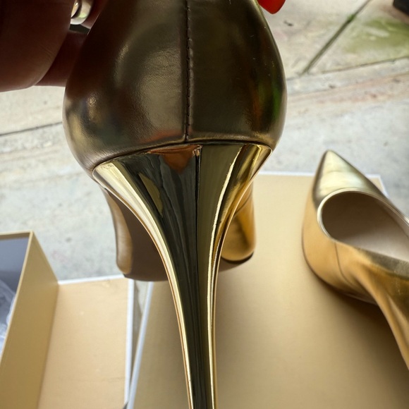 Michael Kors Elegant Gold Women's Heels - Picture 5 of 8